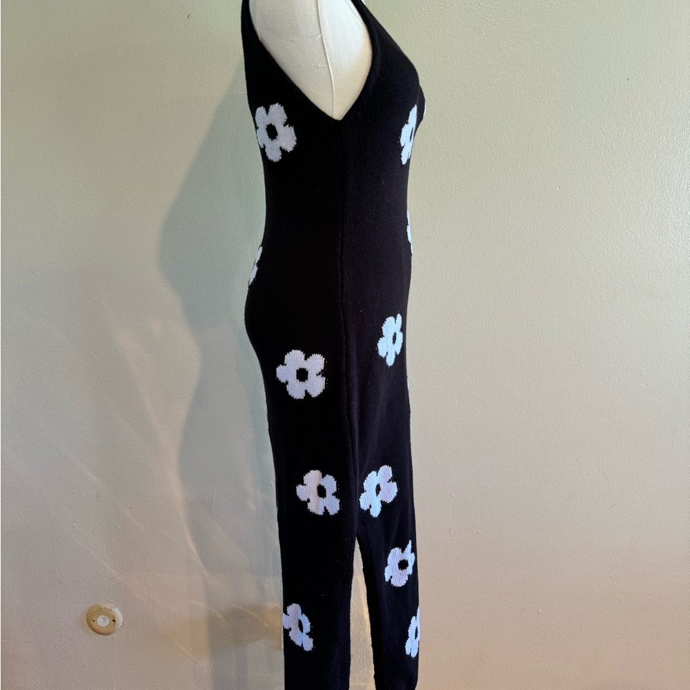 H+M Black Floral Knit Midi Dress with White Flower Pattern - Picture 5 of 8
